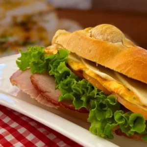 sandwiche de pernil